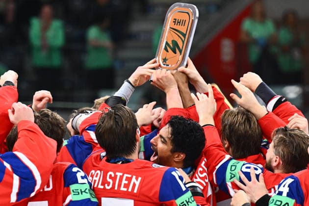 Andreas Martinsen of Norway, center, celebrates after winning the bronze medal match Canada vs Norway at the 2026 IIHF Ice hockey, Eishockey World Championship, WM, Weltmeisterschaft in Zurich, Switzerland, May 31, 2026. (CTKxPhoto RadekxPetrasek) CTKPhotoP2026053104747  CTKPhotoP2026053104747