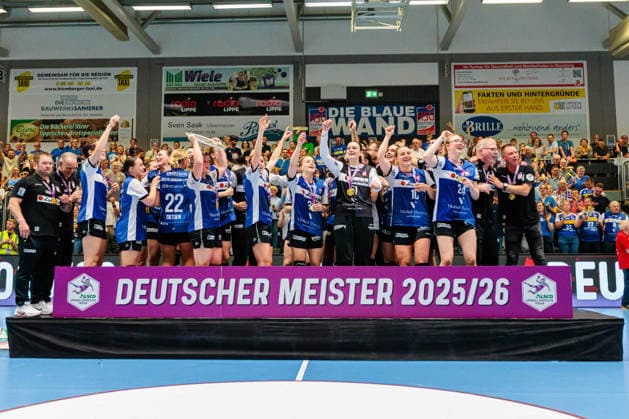 Die Mannschaft von HSG Blomberg-Lippe jubelt ueber den Gewinn der Deutschen Meisterschaft GER, HSG Blomberg-Lippe vs. Borussia Dortmund, Handball, 1. Bundesliga Frauen, Play-Offs, Finale, Spiel 3, 31.05.2026 GER, HSG Blomberg-Lippe vs. Borussia Dortmund, Handball, 1. Bundesliga Frauen, Play-Offs, Finale, Spiel 3, 31.05.2026 Blomberg Copyright: xEibner-Pressefoto JanxRollingerx EP_JSK