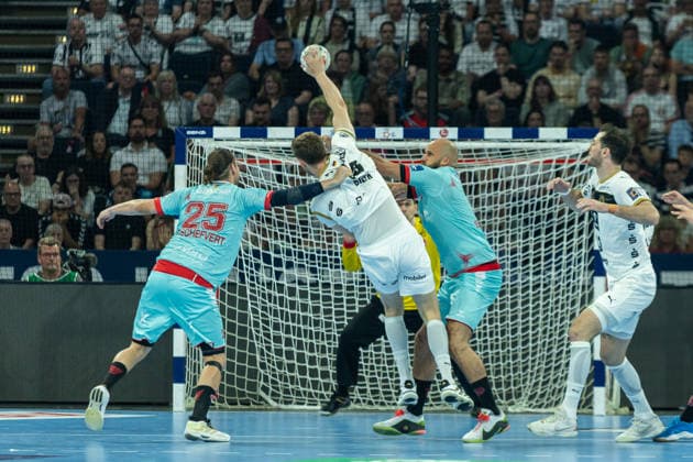 Torwart Kristof Palasics (MT Melsungen), Nikola Bilyk (THW Kiel) und Arnar Freyr Arnarsson (MT Melsungen) battle for the ball during the handball final of the Winamax EHF Finals 2026 between THW Kiel and MT Melsungen at Barclays Arena on May 31, 2026 in Hamburg, Germany. -