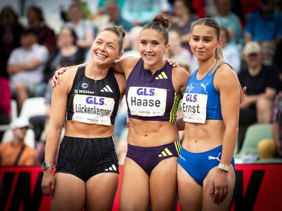 Goldenes Oval; Dresden, 31.05.2026 Freuen sich gemeinsam (von links): Die 100m-Sprinterinnen Gina Lückenkemper (GER Germany), Rebekka Haase (GER Germany) und Jolina Ernst (GER Germany); Leichtathletik-Meeting Goldenes Oval am 31.05.2026 im Heinz-Steyer-Stadion in Dresden (Sachsen). Copyright: xBEAUTIFULxSPORTS R.xSchmittx