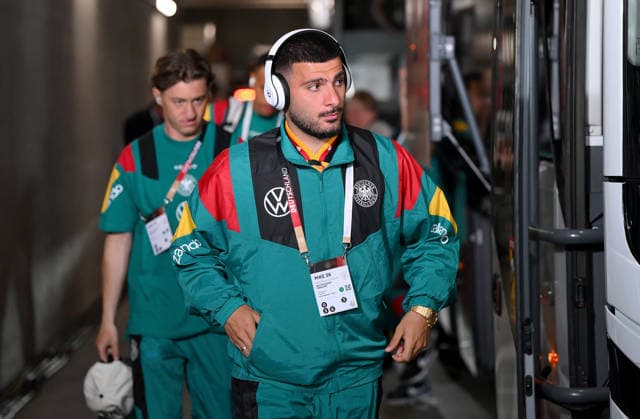 Fussball International Testspiel WM 2026 in Mainz Deutschland - Finnland 31.05.2026 Ankunft der Deutschen Manschaft im Stadion, Deniz Undav (Deutschland) mit Kopfhoehrer