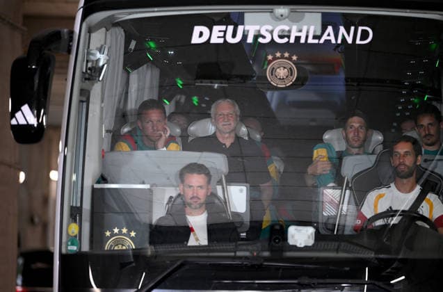 Fussball International Testspiel WM 2026 in Mainz Deutschland - Finnland 31.05.2026 Ankunft der Deutschen Manschaft im Bus am Stadion, v. li., Bundestrainer Julian Nagelsmann, Sportdirektor Rudi Voeller