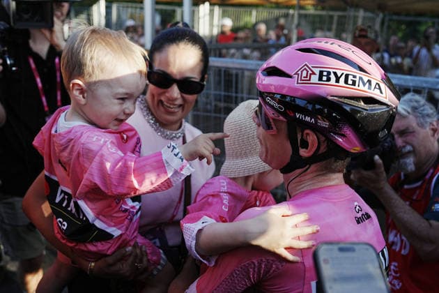 Denmark™s Jonas Vingegaard Hansen of Team Visma Lease A Bike AND HIS FAMILY during Stage 21 of the Giro d™Italia, in Rome, Italy, Sunday, May 31, 2026.  Copyright: xGianxMattiaxD Alberto LaPressex