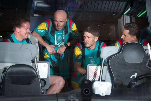 Cheftrainer Julian Nagelsmann (Deutschland) mit seinem Trainerstab im Gespraech im Mannschaftsbus, Deutschland vs. Finnland, Fussball, Maenner, UEFA, Freundschaftsspiel, Friendly Match, DFB, Saison 2025 2026, 31.05.2026 Mainz Rheinland-Pfalz Deutschland