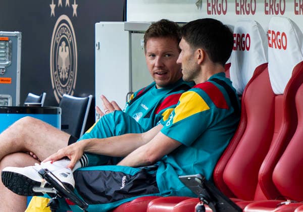 Julian Nagelsmann (Deutschland, Headcoach, Trainer) im Gespräch mit Benjamin Glück (Deutschland, Co-Trainer) Deutschland - Finnland, Fussball, Länderspiel WM Testspiel, MEWA Arena Mainz, 31.05.2026 WICHTIGER HINWEIS: Gemäß den Vorgaben der DFL Deutsche Fußball Liga bzw. des DFB Deutscher Fußball-Bund ist es untersagt, in dem Stadion und oder vom Spiel angefertigte Fotoaufnahmen in Form von Sequenzbildern und oder videoähnlichen Fotostrecken zu verwerten bzw. verwerten zu lassen. Copyright: HMBxMedia xMarcoxBader