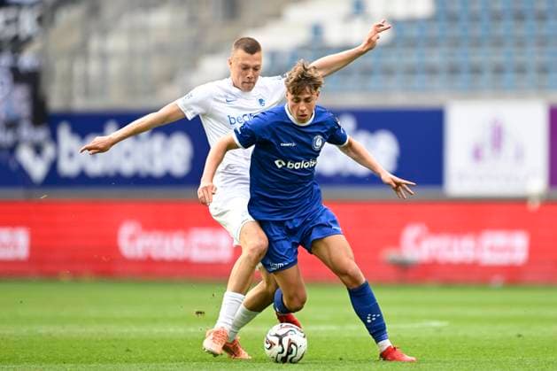KAA Gent v KRC Genk - Jupiler Pro League Europe Play-Off Decider GENT, BELGIUM - MAY 31 : De Vlieger Tibe midfielder of KAA Gent in action with Heymans Daan midfielder of KRC Genk during the Jupiler Pro League Europe Play-Off decider match with the last European Conference League ticket at stake between KAA Gent and KRC Genk on May 31, 2026 in Gent, Belgium, 31 05 2026 Gent Belgium  Copyright: xNicoxVereeckenx