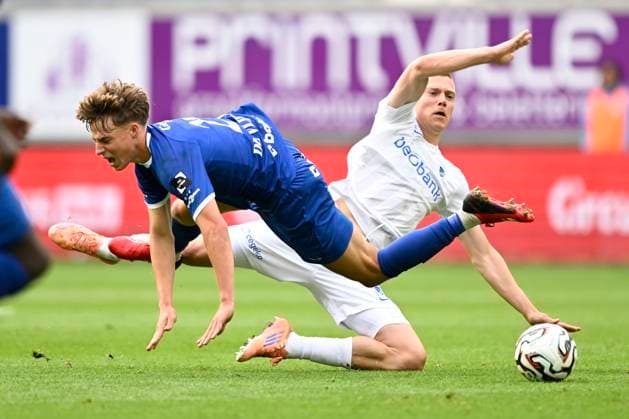 KAA Gent v KRC Genk - Jupiler Pro League Europe Play-Off Decider GENT, BELGIUM - MAY 31 : De Vlieger Tibe midfielder of KAA Gent in action with Heymans Daan midfielder of KRC Genk during the Jupiler Pro League Europe Play-Off decider match with the last European Conference League ticket at stake between KAA Gent and KRC Genk on May 31, 2026 in Gent, Belgium, 31 05 2026 Gent Belgium  Copyright: xNicoxVereeckenx