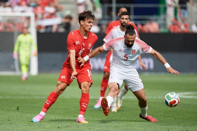 Fussball WM 2026 Vorbereitungsspiel Schweiz gegen Jordanien, St. Gallen, Schweiz St. Gallen, Schweiz. 31. Mai 2026. Ardon Jashari gegen Yazan Al-Arab beim WM 2026 Vorbereitungsspiel Schweiz gegen Jordanien in St. Gallen.
