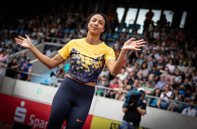 Goldenes Oval; Dresden, 31.05.2026 Vorfreude: Weitspringerin Malaika Mihambo (GER Germany) bei der Athletenvorstellung; Leichtathletik-Meeting Goldenes Oval am 31.05.2026 im Heinz-Steyer-Stadion in Dresden (Sachsen). Copyright: xBEAUTIFULxSPORTS R.xSchmittx