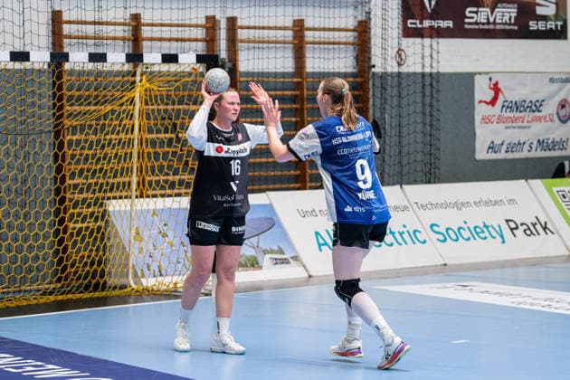 HSG Blomberg-Lippe (GER) vs. Borussia Dortmund (GER) Handball, 1. Handball Bundesliga Frauen, Finale, Spiel 3, 31.5.2026, Saision 2025 2026, Blomberg Melanie Veith (HSG Blomberg-Lippe, 16) und Nieke Kuehne (HSG Blomberg-Lippe, 09) jubeln nach einer Parade Blomberg Sporthalle an der Ulmenallee Deutschland
