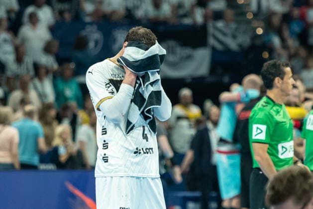 Domagoj Duvnjak (THW Kiel) looks dejected during the handball final of the Winamax EHF Finals 2026 between THW Kiel and MT Melsungen at Barclays Arena on May 31, 2026 in Hamburg, Germany. -