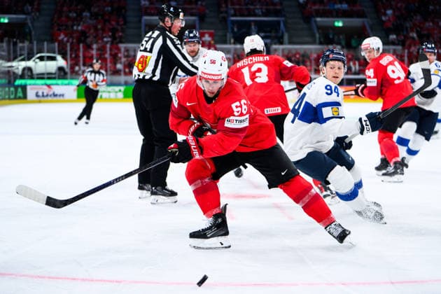 260531 Tim Berni of Switzerland and Konsta Helenius of Finland during the 2026 IIHF Ice hockey, Eishockey World Championship, WM, Weltmeisterschaft final between Switzerland and Finland on May 31, 2026 in Zürich. Photo: Jesper Zerman BILDBYRAN kod JZ JZ0742 ishockey ice hockey ishockey-vm 2026 vm 2026 iihf world championship final switzerland schweiz finland bbeng Copyright: JESPERxZERMAN BB260531JZ150