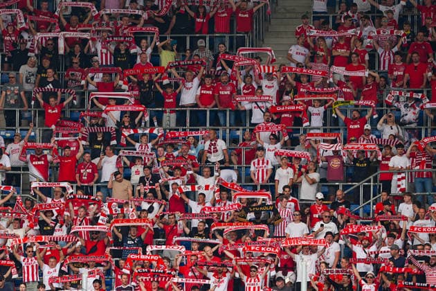 31.05.2026, xydrx, Herren, Fußball, U19 DFB-Nachwuchsliga, Finale, TSG 1899 Hoffenheim - 1.FC Köln, Saison 2025 2026, PreZero Arena: Fans des 1.FC Köln halten Schals hoch DFB regulations prohibit any use of photographs as image sequences and or quasi-video. Copyright: HMBxMedia YannisxDreimann