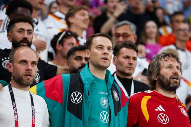 Länderspiel - 25 26 - Deutschland - Finnland am 31.05.2026 in der MEWA Arena in Mainz. Torwart Manuel Neuer (Deutschland 1) steht vor Spielbeginn auf der Tribüne.