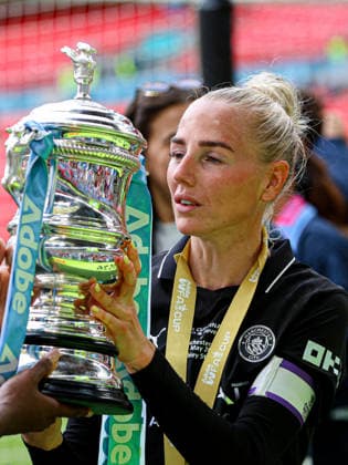 LONDON, ENGLAND - May 31: Alex Greenwood of Manchester City with the FA Cup trophy during the Adobe Womens FA Cup Final match between Brighton and Hove Albion and Manchester City at Wembley Stadium, May 31 in London, England  Copyright: xNataliexMincher SPPx Sportspressphoto_SPR158034