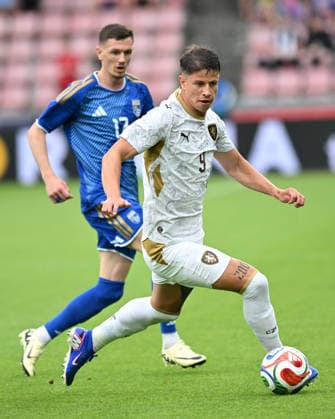 May 31, 2026, Prague, Czech Republic: ADAM HLOZEK of Czech Republic (R) fights for the ball with ERMAL KRASNIQI of Kosovo (L) during the friendly match between Czech Republic and Kosovo at Letna Stadium in Prague, Czech Republic, May 31, 2026...Czech Republic s national football team played a friendly match in Prague before flying out to the FIFA World Cup, WM, Weltmeisterschaft, Fussball 2026. Prague Czech Republic - ZUMAr156 20260531_aap_r156_029 Copyright: xSlavekxRutax