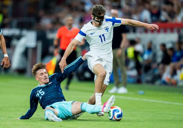 Zweikampf zwischen: duel between: Lennart Karl (Deutschland, 25) und Adam Markhiev (Finnland, 11) Deutschland - Finnland, Fussball, Länderspiel WM Testspiel, MEWA Arena Mainz, 31.05.2026 WICHTIGER HINWEIS: Gemäß den Vorgaben der DFL Deutsche Fußball Liga bzw. des DFB Deutscher Fußball-Bund ist es untersagt, in dem Stadion und oder vom Spiel angefertigte Fotoaufnahmen in Form von Sequenzbildern und oder videoähnlichen Fotostrecken zu verwerten bzw. verwerten zu lassen. Copyright: HMBxMedia xMarcoxBader