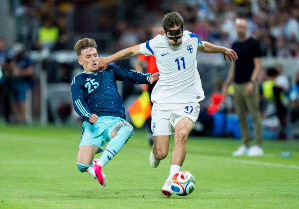 Zweikampf zwischen: duel between: Lennart Karl (Deutschland, 25) und Adam Markhiev (Finnland, 11) Deutschland - Finnland, Fussball, Länderspiel WM Testspiel, MEWA Arena Mainz, 31.05.2026 WICHTIGER HINWEIS: Gemäß den Vorgaben der DFL Deutsche Fußball Liga bzw. des DFB Deutscher Fußball-Bund ist es untersagt, in dem Stadion und oder vom Spiel angefertigte Fotoaufnahmen in Form von Sequenzbildern und oder videoähnlichen Fotostrecken zu verwerten bzw. verwerten zu lassen. Copyright: HMBxMedia xMarcoxBader