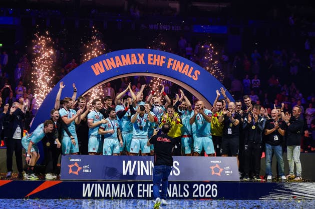 31.05.2026, xIAJx, Handball, EHF European League - WINAMAX Finals, Finale, THW Kiel - MT Melsungen, Barclays Arena: Die MT Melsungen feiert nach der Pokalübergabe den Sieg der EHF European League. Deutschland
