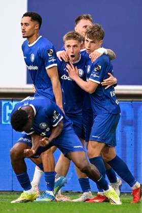 KAA Gent v KRC Genk - Jupiler Pro League Europe Play-Off Decider GENT, BELGIUM - MAY 31 : De Vlieger Tibe midfielder of KAA Gent celebrates scoring a penalty with teammates during the Jupiler Pro League Europe Play-Off decider match with the last European Conference League ticket at stake between KAA Gent and KRC Genk on May 31, 2026 in Gent, Belgium, 31 05 2026 Gent Belgium  Copyright: xNicoxVereeckenx