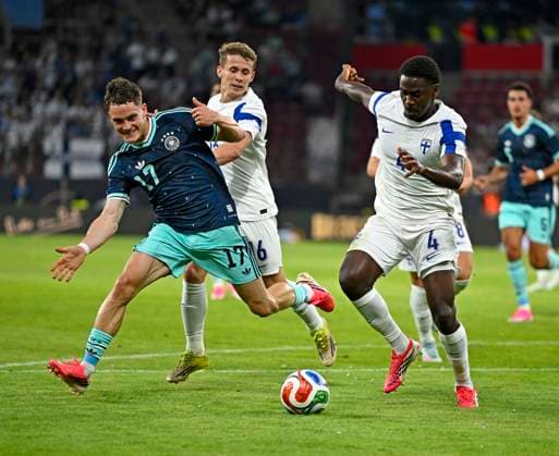 31.05.2026, Fussball Freundschafts-Länderspiele 3.Spieltag, Deutschland - Finnland, in der Mewa-Arena Mainz, v.l. Florian Wirtz (Deutschland) gegen Anssi Suhonen (Finnland) und Tony Miettinen (Finnland)