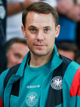 Länderspiel - 25 26 - Deutschland - Finnland am 31.05.2026 in der MEWA Arena in Mainz. Torwart Manuel Neuer (Deutschland 1) steht vor Spielbeginn auf der Tribüne.