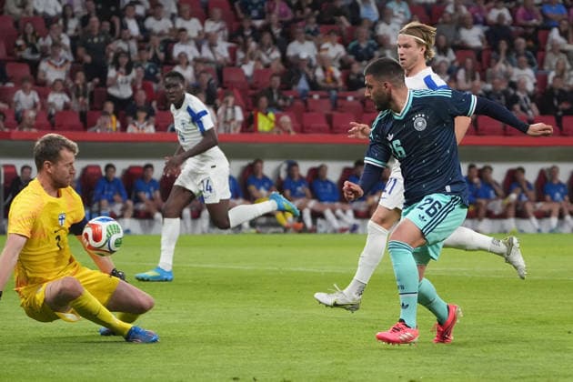Deniz Undav (Deutschland Germany) scheitert an Torwart Goalie Lukas Hradecky (Finnland) - Mainz 31.05.2026: Deutschland vs. Finnland, Freundschaftsspiel, WM-Vorbereitung, MEWA Arena Mainz