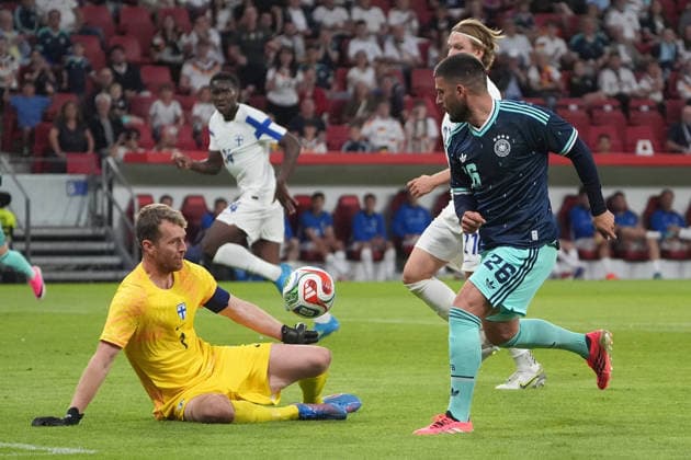 Deniz Undav (Deutschland Germany) scheitert an Torwart Goalie Lukas Hradecky (Finnland) - Mainz 31.05.2026: Deutschland vs. Finnland, Freundschaftsspiel, WM-Vorbereitung, MEWA Arena Mainz