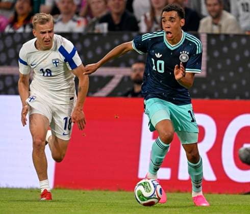 31.05.2026, Fussball Freundschafts-Länderspiele 3.Spieltag, Deutschland - Finnland, in der Mewa-Arena Mainz, v.l. Topi Keskinen (Finnland) gegen Jamal Musiala (Deutschland)