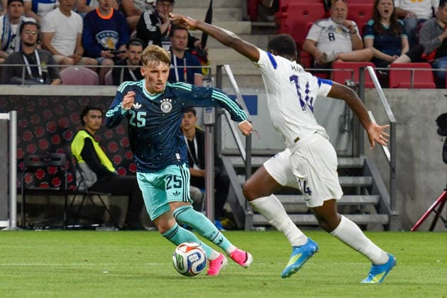 v. li. im Zweikampf Lennart Karl (Germany 25) Ryan Mahuta (Finland 14) 31.05.2026 ¢ Fussball ¢ WM-Test ¢ Deutschland vs Finnland, MEWA Arena, Mainz, Rheinland-Pfalz Germany