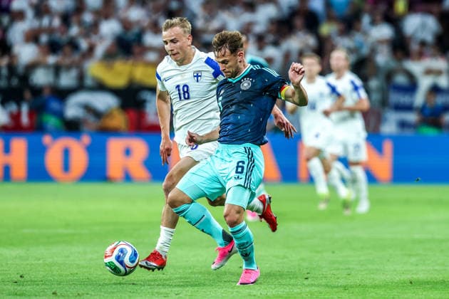 Fussball, UEFA Länderspiel Freundschaftsspiel Deutschland - Finnland 31.05.2026, MEWA Arena Topi Keskinen (Finnland, 18) Joshua Kimmich (Deutschland, 6) Zweikampf Mainz MEWA Arena Rheinland-Pfalz Deutschland