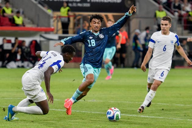 v. li. im Kampf um den Ball Ryan Mahuta (Finland 14) Nathaniel Brown (Germany 18) Leo Walta (Finland 6) 31.05.2026 ¢ Fussball ¢ WM-Test ¢ Deutschland vs Finnland, MEWA Arena, Mainz, Rheinland-Pfalz Germany