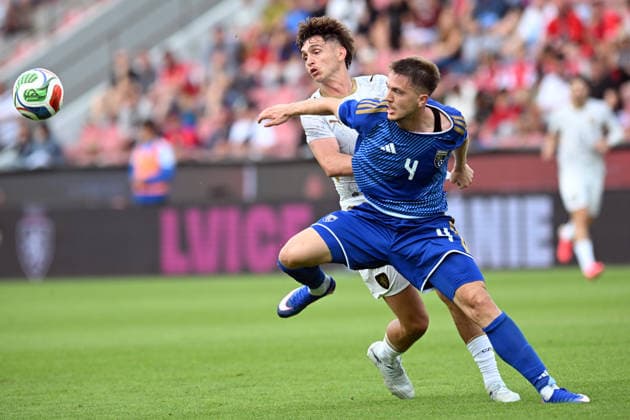 May 31, 2026, Prague, Czech Republic: MOJMIR CHYTIL of Czech Republic (white) fights for the ball with ILIR KRASNIQI of Kosovo (4) during the friendly match between Czech Republic and Kosovo at Letna Stadium in Prague, Czech Republic, May 31, 2026...Czech Republic s national football team played a friendly match in Prague before flying out to the FIFA World Cup, WM, Weltmeisterschaft, Fussball 2026. Prague Czech Republic - ZUMAr156 20260531_aap_r156_055 Copyright: xSlavekxRutax