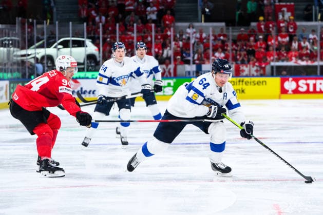 260531 Attilio Biasca of Switzerland and Mikael Granlund of Finland during the 2026 IIHF Ice hockey, Eishockey World Championship, WM, Weltmeisterschaft final between Switzerland and Finland on May 31, 2026 in Zürich. Photo: Jesper Zerman BILDBYRAN kod JZ JZ0742 ishockey ice hockey ishockey-vm 2026 vm 2026 iihf world championship final switzerland schweiz finland bbeng Copyright: JESPERxZERMAN BB260531JZ185