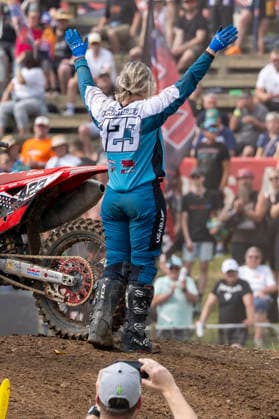 MXGP of Teutschenthal 2026 Teutschenthal, Deutschland 31. Mai 2026 Im Bild:Larissa Papenmeier GER Honda WMX feiert mit ihren Fans Teutschenthal Motocross Strecke Talkessel Sachsen-Anhalt Deutschland