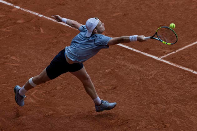 2026 French Open - Day Eight Jesper De Jong returns the ball against Alexander Zverev during the Roland Garros Grand Slam Tournament on Day 08 in Paris, France, on May 31, 2026. Paris France  Copyright: xRobertxSzaniszlox originalFilename:szaniszlo-notitle260531_npdDi.jpg