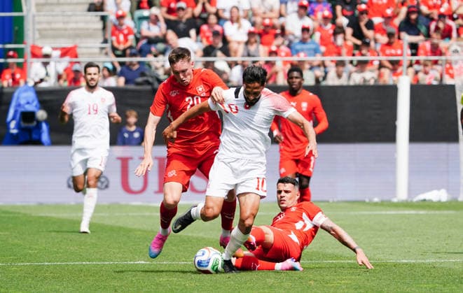 31.05.2026 Schweiz St.Gallen Fussball Saison 2025-2026 Laenderspiel Schweiz - Jordanien. Bild , Musa AL-Tamari JOR. gegen Michel Aebischer und Grnit Xhaka SUI Aktion Zweikampf