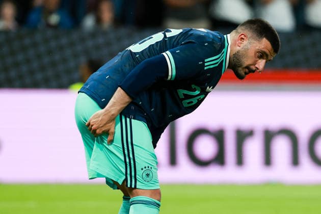 Länderspiel - 25 26 - Deutschland - Finnland am 31.05.2026 in der MEWA Arena in Mainz. Deniz Undav (Deutschland 26) fasst sich an den hinteren Oberschenkel. Muss verletzt ausgewechselt werden.