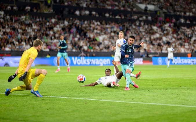 Deniz Undav (GER) schiesst das Tor zum 3:0, Aktion, (l-r) Torwart Lukas Hradecky (FIN), Tony Miettinen (FIN), Deniz Undav (GER). Fussball Länderspiel, Deutschland (GER) - Finnland (FIN) am 31.05.2026 in Mainz Deutschland. Mewa Arena