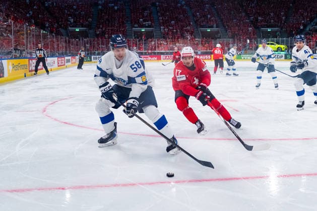 ZURICH, SWITZERLAND - MAY 31: Urho Vaakanainen (Finland, 58) in the battle for the puck with Ken Jaeger (Switzerland, 17) during the Gold Medal Game - Match 64 between Switzerland and Finland at the IIHF Ice hockey, Eishockey World Championship, WM, Weltmeisterschaft 2026, Swiss Life Arena on May 31, 2026 in Zurich, Switzerland. Zurich Switzerland Copyright: xTimoxSteinx