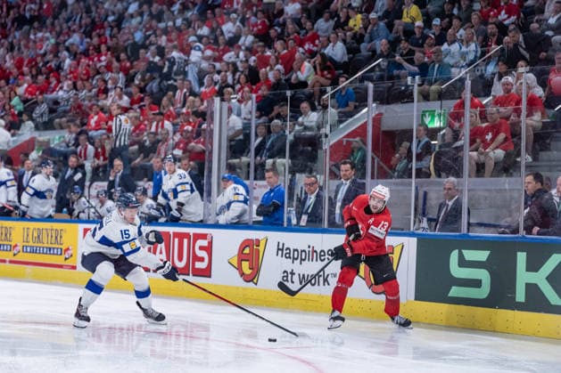31 05 2026, Zurich, Swiss Life Arena, Ice hockey, Eishockey World Championships: Gold Medal Game: Switzerland - Finland, 13 Nico Hischier (Switzerland), 15 Anton Lundell (Finland) Zurich Swiss Life Arena Zurich Switzerland Copyright: xJustPictures.ch StefanxEmchx jp-de-StEm-DSC0560420260531