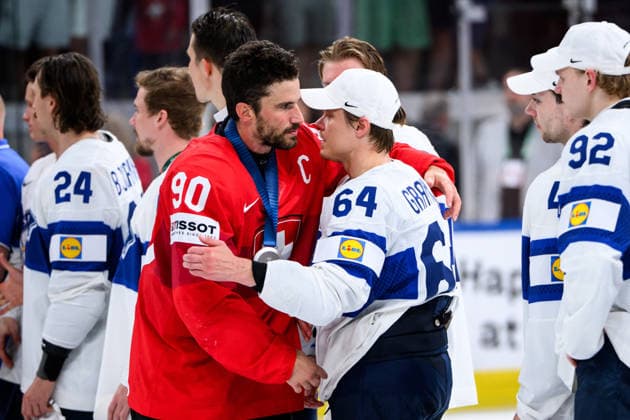 260531 Roman Josi of Switzerland and Mikael Granlund of Finland after the 2026 IIHF Ice hockey, Eishockey World Championship, WM, Weltmeisterschaft final between Switzerland and Finland on May 31, 2026 in Zürich. Photo: Jesper Zerman BILDBYRAN kod JZ JZ0742 ishockey ice hockey ishockey-vm 2026 vm 2026 iihf world championship final switzerland schweiz finland bbeng Copyright: JESPERxZERMAN BB260531JZ208