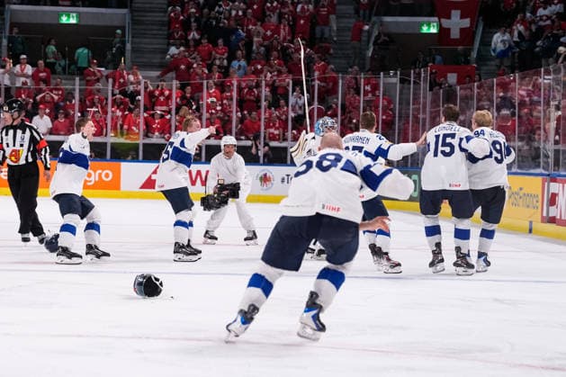 ZURICH, SWITZERLAND - MAY 31: Konsta Helenius of Finland celebrates his winning goal with team during the 2026 IIHF Ice hockey, Eishockey World Championship, WM, Weltmeisterschaft Switzerland Gold Medal game between Switzerland and Finland at Swiss Life Arena on May 31, 2026 in Zurich, Zurich. Zurich Swiss Life Arena Zurich Switzerland *** ZURICH, SWITZERLAND MAY 31 Konsta Helenius of Finland celebrates his winning goal with team during the 2026 IIHF Ice Hockey World Championship Switzerland Gold Medal game between Switzerland and Finland at Swiss Life Arena on May 31, 2026 in Zurich, Zurich Zurich Swiss Life Arena Zurich Switzerland Copyright: xJustPictures.ch JarixPestelaccix jp-en-EuSpIm-_DSC0760-20260531