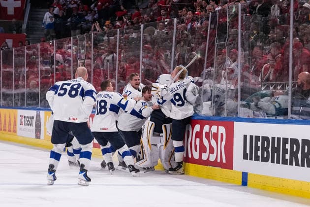 ZURICH, SWITZERLAND - MAY 31: Konsta Helenius of Finland R) celebrates his winning goal with team during the 2026 IIHF Ice hockey, Eishockey World Championship, WM, Weltmeisterschaft Switzerland Gold Medal game between Switzerland and Finland at Swiss Life Arena on May 31, 2026 in Zurich, Zurich. Zurich Swiss Life Arena Zurich Switzerland Copyright: xJustPictures.ch JarixPestelaccix jp-en-EuSpIm-_DSC0779-20260531