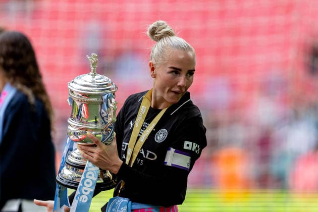 Brighton and Hove Albion Women v Manchester City Women, Women s FA Cup, Cup Final Manchester City Women defender Alex Greenwood (5) holding FA Cup after the Women s FA Cup Final match between Brighton and Hove Albion Women and Manchester City Women at Wembley Stadium, London, UK on 31 May 2026. London Wembley Stadium Greater London UK Editorial use only , Copyright: xManjitxNarotrax PSI-24342-0064