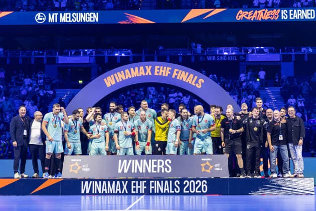 . The Players of THW Kiel celebrate after the win during the handball final of the Winamax EHF Finals 2026 between THW Kiel and MT Melsungen at Barclays Arena on May 31, 2026 in Hamburg, Germany. -