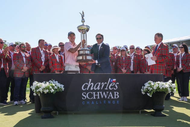 FORT WORTH, TX - MAY 31: Russell Henley poses with the trophy after winning the Charles Schwab Challenge on May 31, 2026 at Colonial Country Club in Fort Worth, TX. (Photo by George Walker Icon Sportswire) GOLF: MAY 31 PGA, Golf Herren Charles Schwab Challenge EDITORIAL USE ONLY Icon26053101