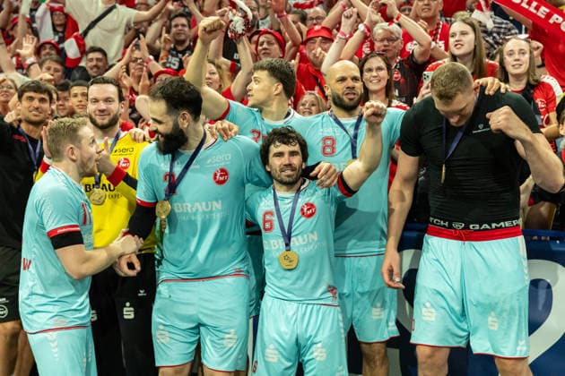 . The Players of MT Melsungen celebrate after the win in front of the Supporters during the handball final of the Winamax EHF Finals 2026 between THW Kiel and MT Melsungen at Barclays Arena on May 31, 2026 in Hamburg, Germany. -