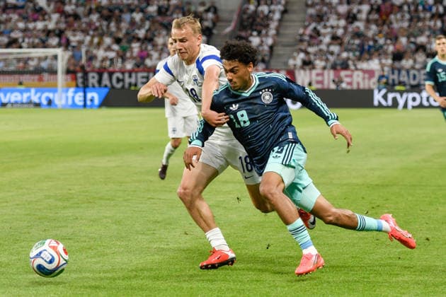 v. li. im Zweikampf Topi Keskinen (Finland 18) Nathaniel Brown (Germany 18) 31.05.2026 ¢ Fussball ¢ WM-Test ¢ Deutschland vs Finnland, MEWA Arena, Mainz, Rheinland-Pfalz Germany