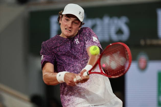Brazilian Joao Fonseca plays against Norwegian Casper Ruud during their fourth-round match at the French Tennis Open in Roland Garros in Paris, France, on Sunday, May 31, 2026.  PAR20260531135 MAYAxVIDON-WHITE